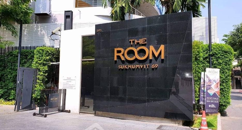 For sale 1 bed condo in Khlong Toei, Bangkok