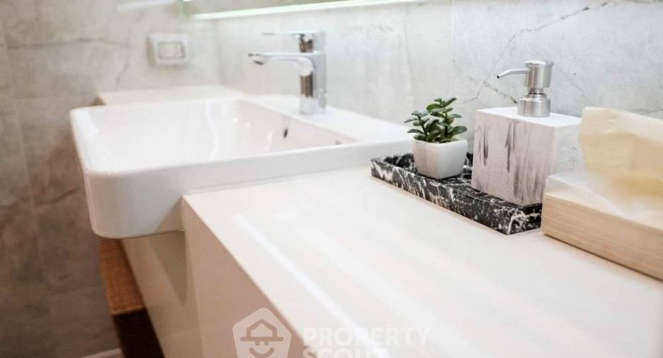 For sale 1 bed condo in Khlong Toei, Bangkok