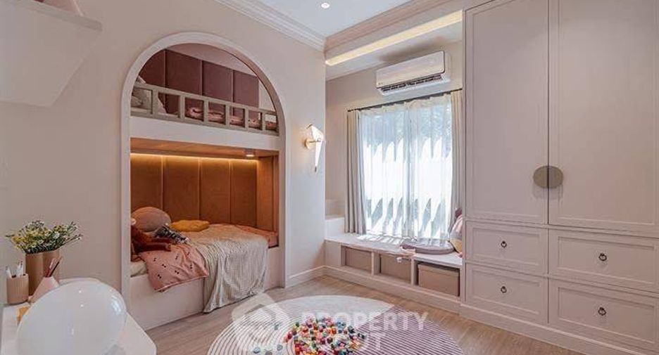 For sale 4 bedrooms house in Bang Khun Thian, Bangkok