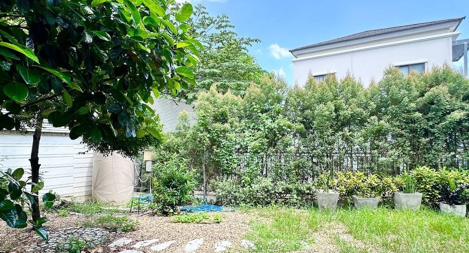 For sale 3 bedrooms townhouse in Bang Khen, Bangkok