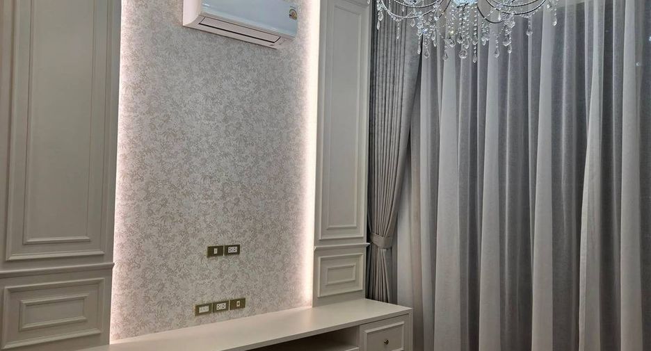 For sale 4 bedrooms house in Bang Kapi, Bangkok