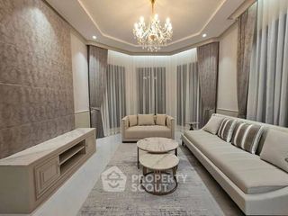 For sale 4 bedrooms house in Bang Kapi, Bangkok