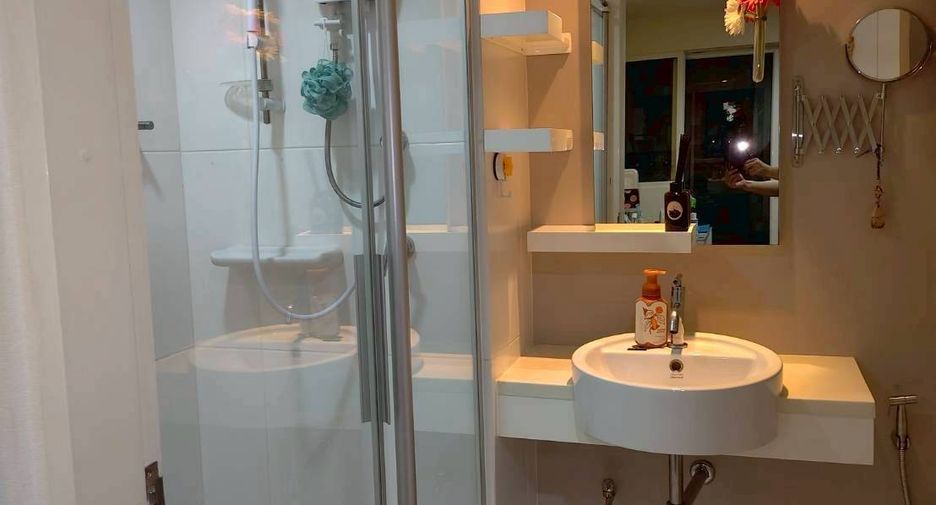For sale 1 bed condo in Phra Khanong, Bangkok