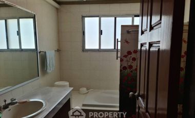 For sale 3 bedrooms condo in Pratumnak, Pattaya