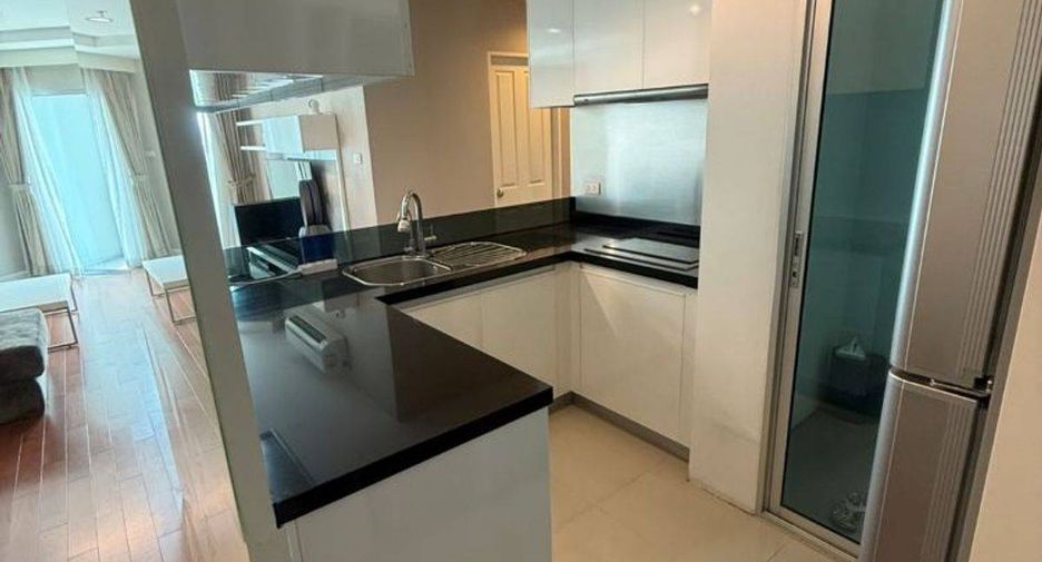 For sale 2 bedrooms condo in Huai Khwang, Bangkok