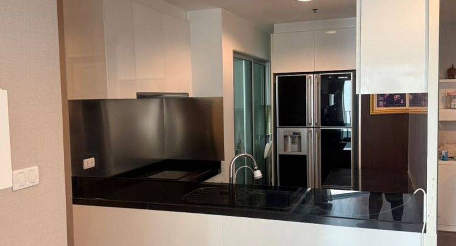 For sale 2 bedrooms condo in Huai Khwang, Bangkok
