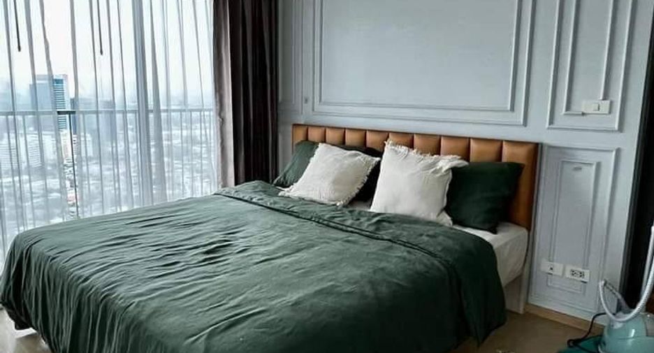 For sale 3 bedrooms condo in Khlong Toei, Bangkok