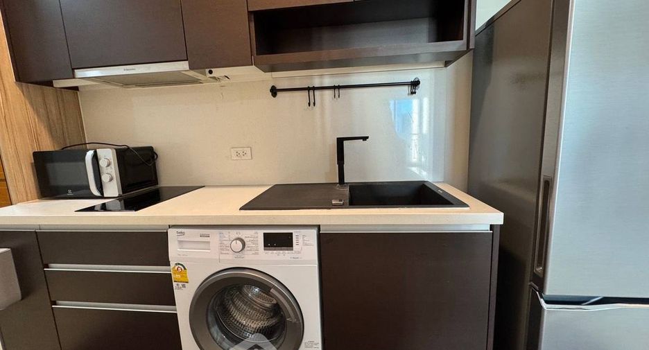 For sale 1 bed condo in Khlong Toei, Bangkok