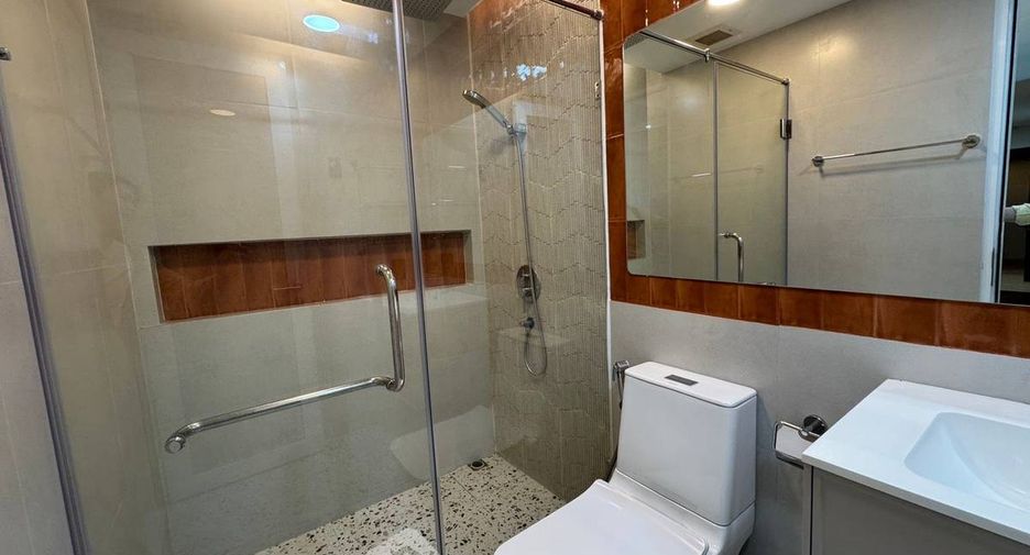 For sale 1 bed condo in Khlong Toei, Bangkok