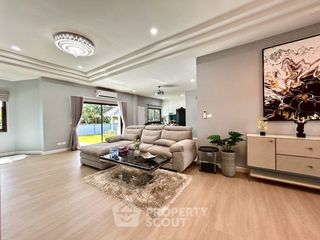 For sale 3 ベッドルーム villa in Na Jomtien, Pattaya