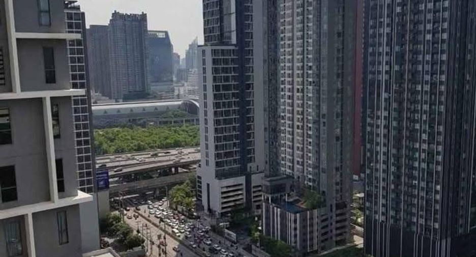 For sale 2 bedrooms condo in Huai Khwang, Bangkok