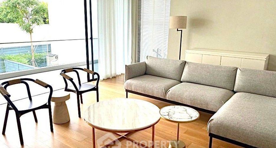 For rent and for sale 5 bedrooms house in Huai Khwang, Bangkok