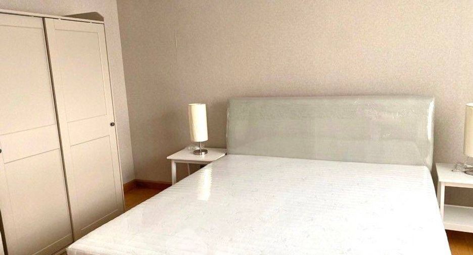 For rent and for sale 5 bedrooms house in Huai Khwang, Bangkok