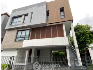 Haus zur Miete und zum Kauf mit 5 Zimmer in Huai Khwang, Bangkok