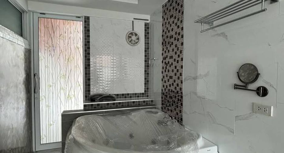 À vendre 3 chambres maison à Mueang Chon Buri, Chonburi