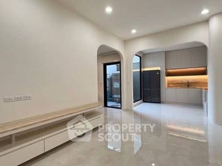 For sale 3 bedrooms townhouse in Yan Nawa, Bangkok