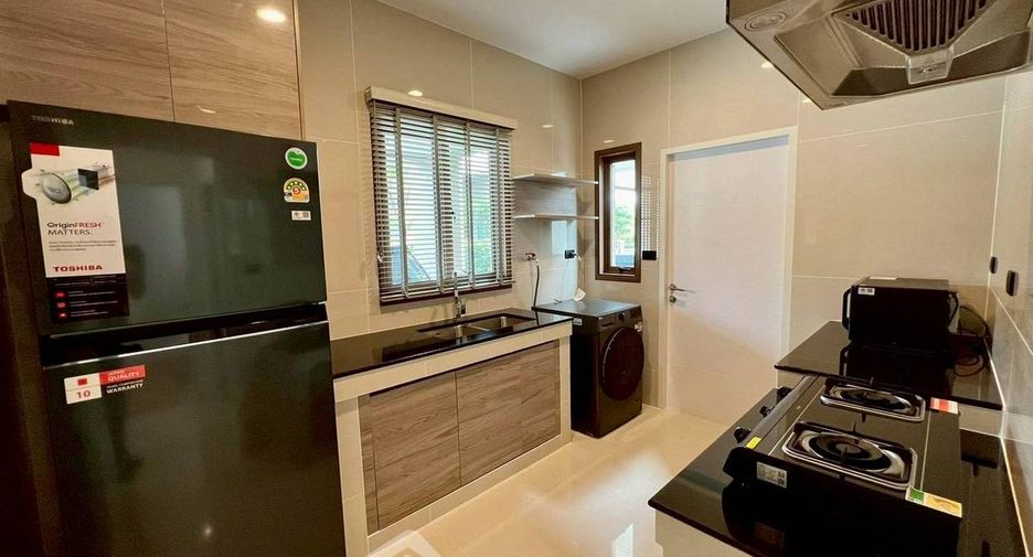 For sale 4 bedrooms house in Bang Kapi, Bangkok