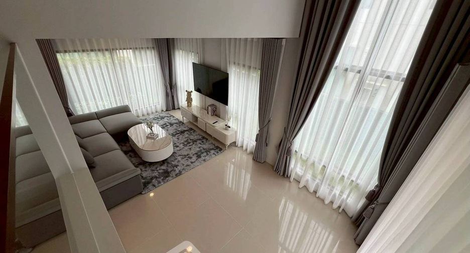 For sale 4 bedrooms house in Bang Kapi, Bangkok