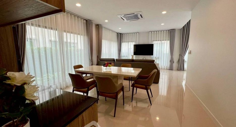 For sale 4 bedrooms house in Bang Kapi, Bangkok