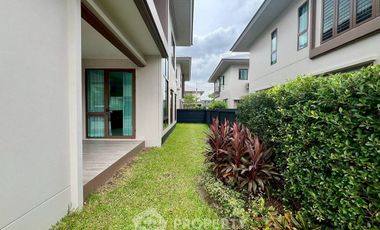 For sale 4 bedrooms house in Bang Kapi, Bangkok