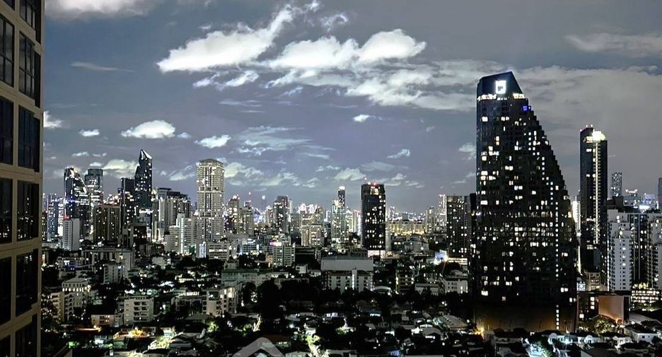 For sale 1 bed condo in Khlong Toei, Bangkok