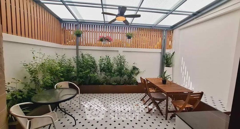 For sale 2 bedrooms townhouse in North Pattaya, Pattaya