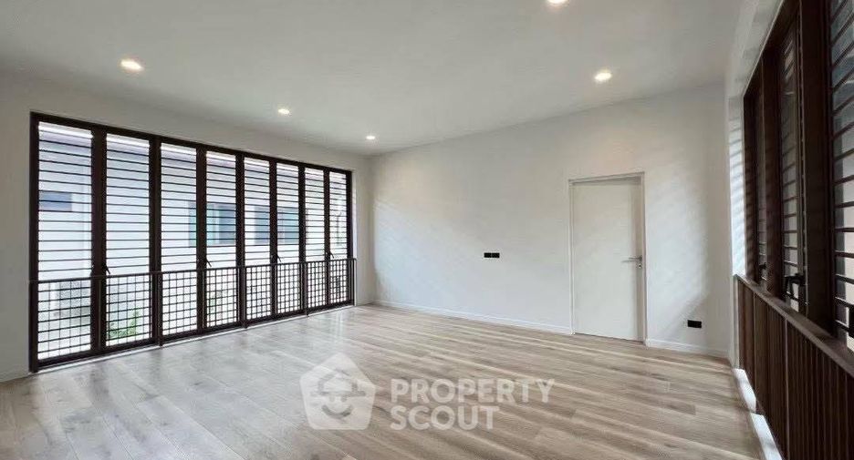 Haus zum Kauf mit 4 Zimmer in Bang Kapi, Bangkok