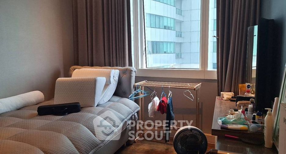 For sale 3 bedrooms condo in Khlong Toei, Bangkok