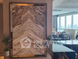 For sale 3 bedrooms condo in Khlong Toei, Bangkok