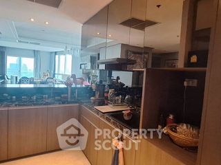 For sale 3 bedrooms condo in Khlong Toei, Bangkok