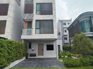 For sale 4 ベッドルーム house in Din Daeng, Bangkok