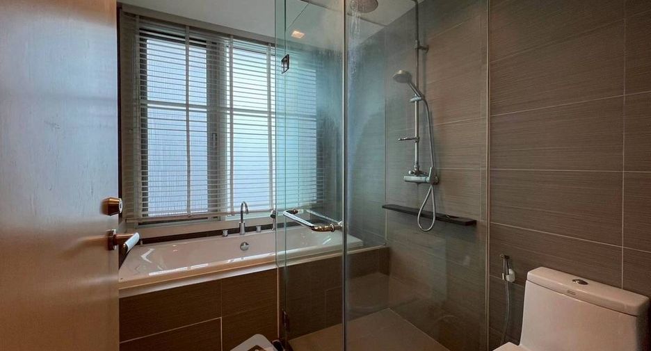 For sale 3 bedrooms condo in Khlong Toei, Bangkok