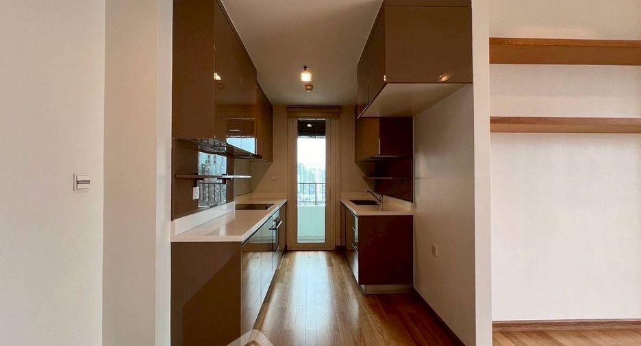 For sale 3 bedrooms condo in Khlong Toei, Bangkok