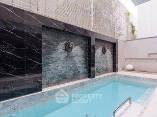 Haus zur Miete und zum Kauf mit 4 Zimmer in Prawet, Bangkok