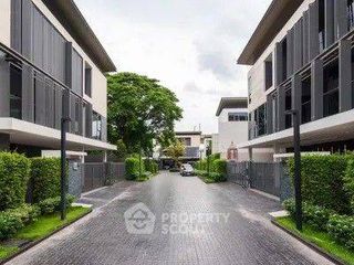 Haus zur Miete und zum Kauf mit 4 Zimmer in Prawet, Bangkok