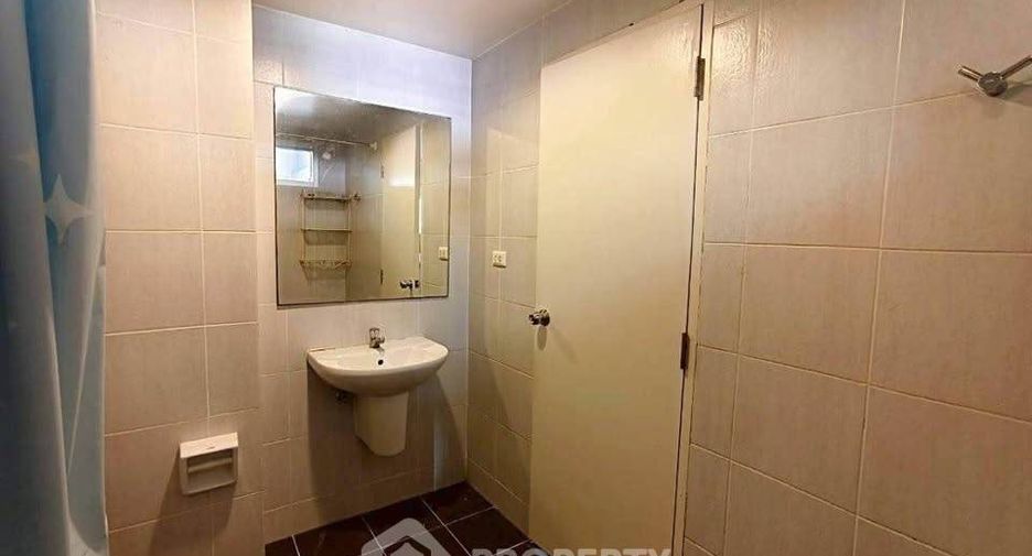 For sale 1 bed condo in Yan Nawa, Bangkok