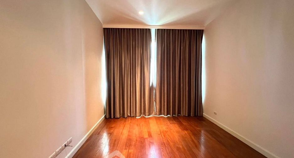 For sale 3 bedrooms condo in Pathum Wan, Bangkok