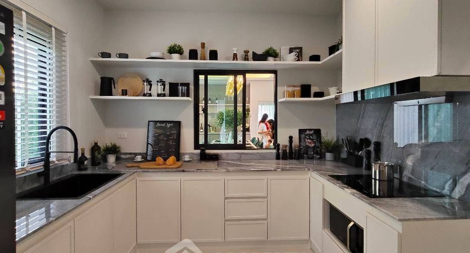 For sale 4 bedrooms house in Bang Phli, Samut Prakan