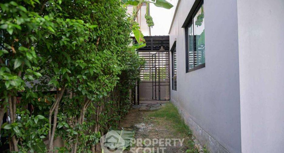 For sale 3 bedrooms house in Thung Khru, Bangkok