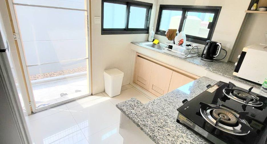 For sale 3 bedrooms house in Bang Kapi, Bangkok