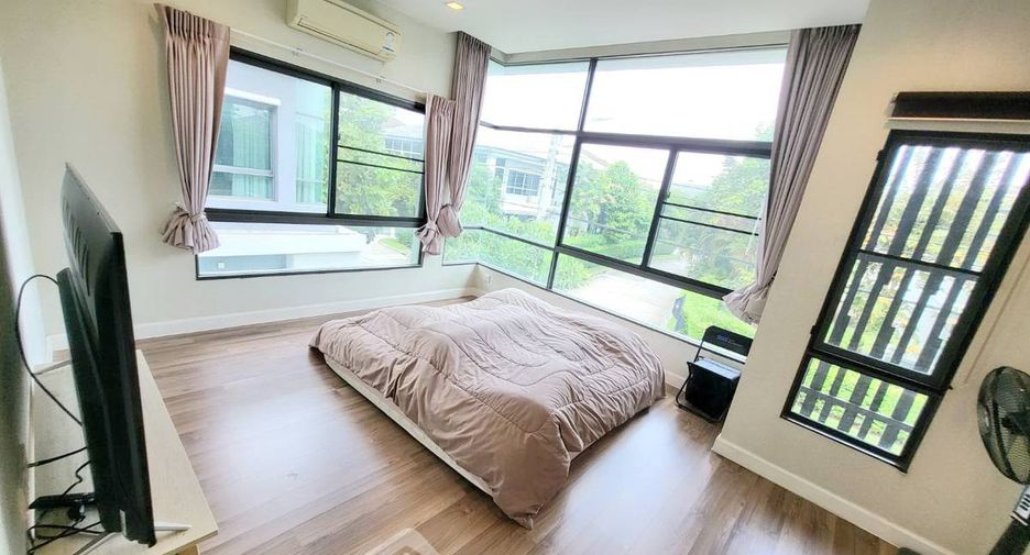For sale 3 bedrooms house in Bang Kapi, Bangkok