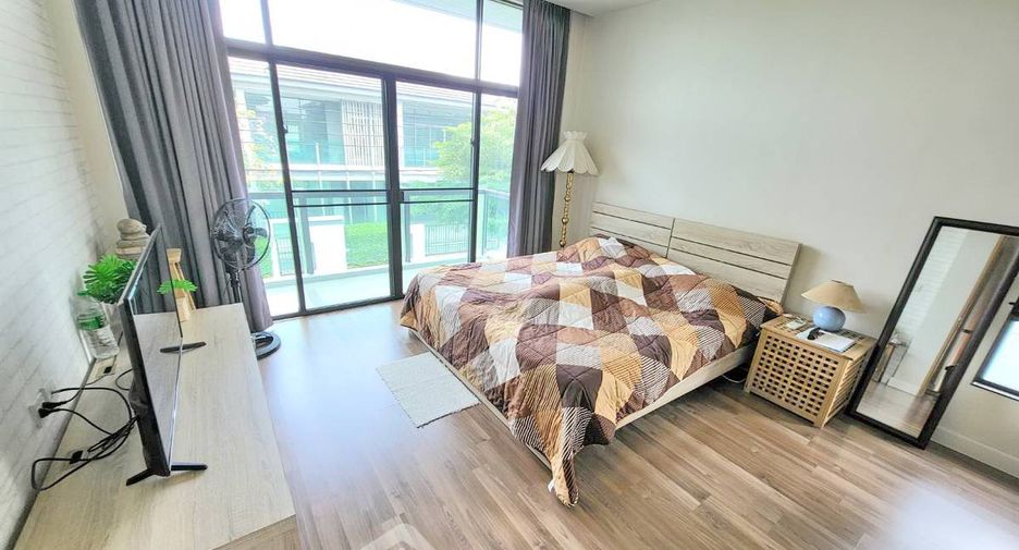 For sale 3 bedrooms house in Bang Kapi, Bangkok