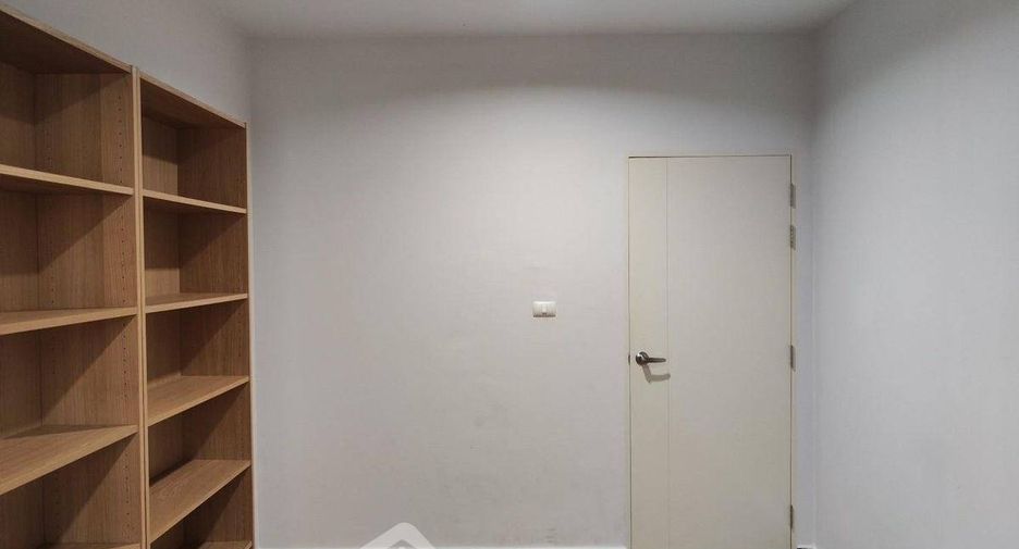 For sale 4 bedrooms townhouse in Saphan Sung, Bangkok