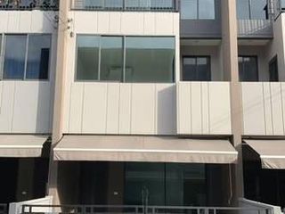 For sale 4 ベッドルーム townhouse in Saphan Sung, Bangkok