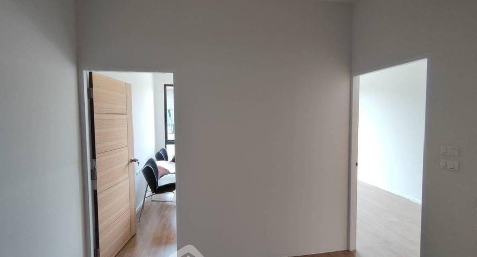 For sale 4 bedrooms townhouse in Saphan Sung, Bangkok