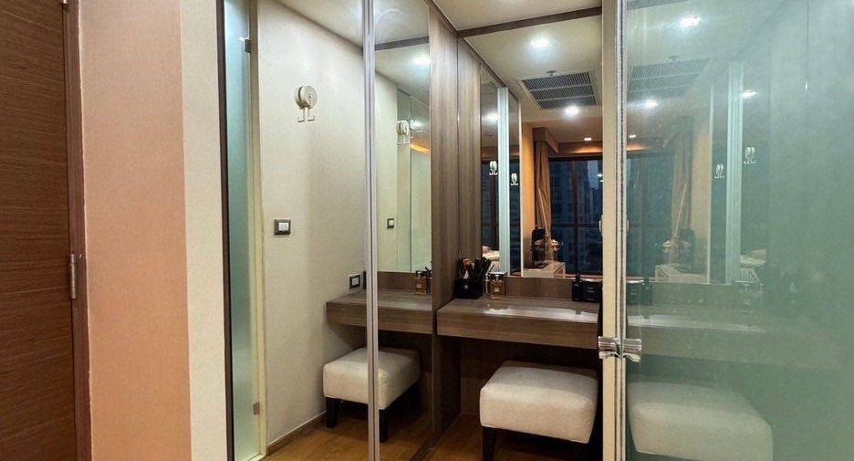 For sale 2 bedrooms condo in Sathon, Bangkok