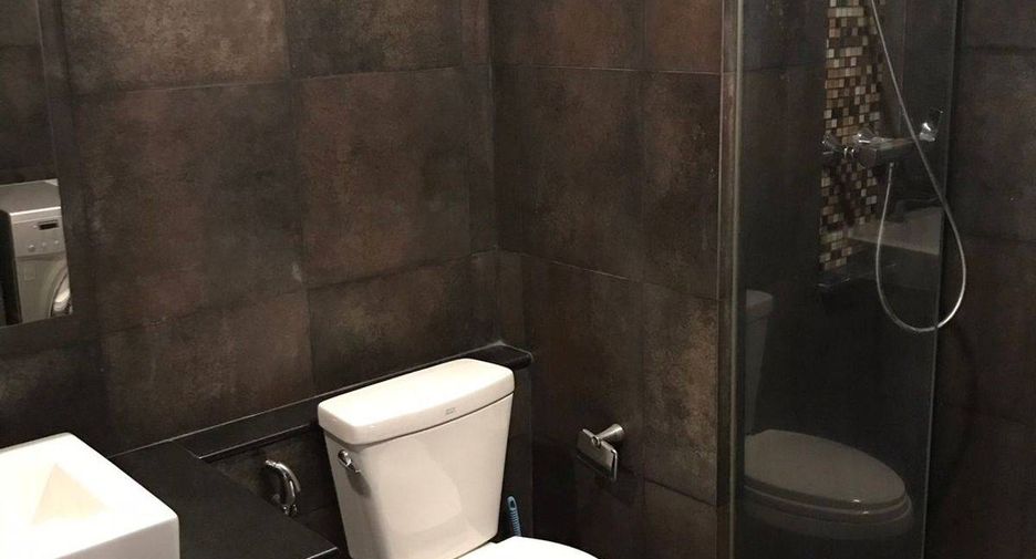 For sale 1 bed condo in Khlong Toei, Bangkok