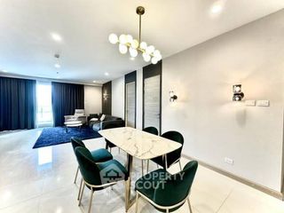 À vendre 2 chambres condo à Yan Nawa, Bangkok