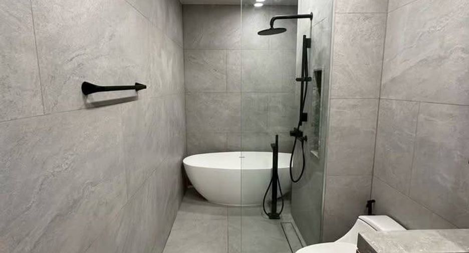 For sale 2 bedrooms condo in Phaya Thai, Bangkok