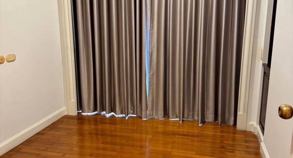 For sale 3 bedrooms condo in Pathum Wan, Bangkok